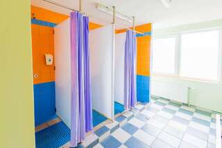 Хостелы Hostel Brize Лиепая Одноместный номер эконом-класса с общей ванной комнатой и туалетом-4
